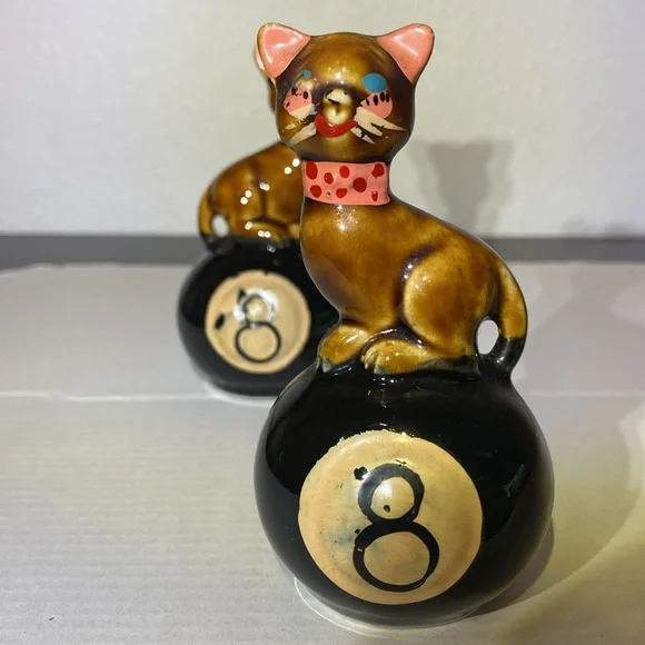 Vintage 50’s Hex Pussycats atop 8 Balls “ They Ward Evil Away” Salt & Pepper Set - Picture 8 of 11